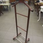 711 8562 VALET STAND